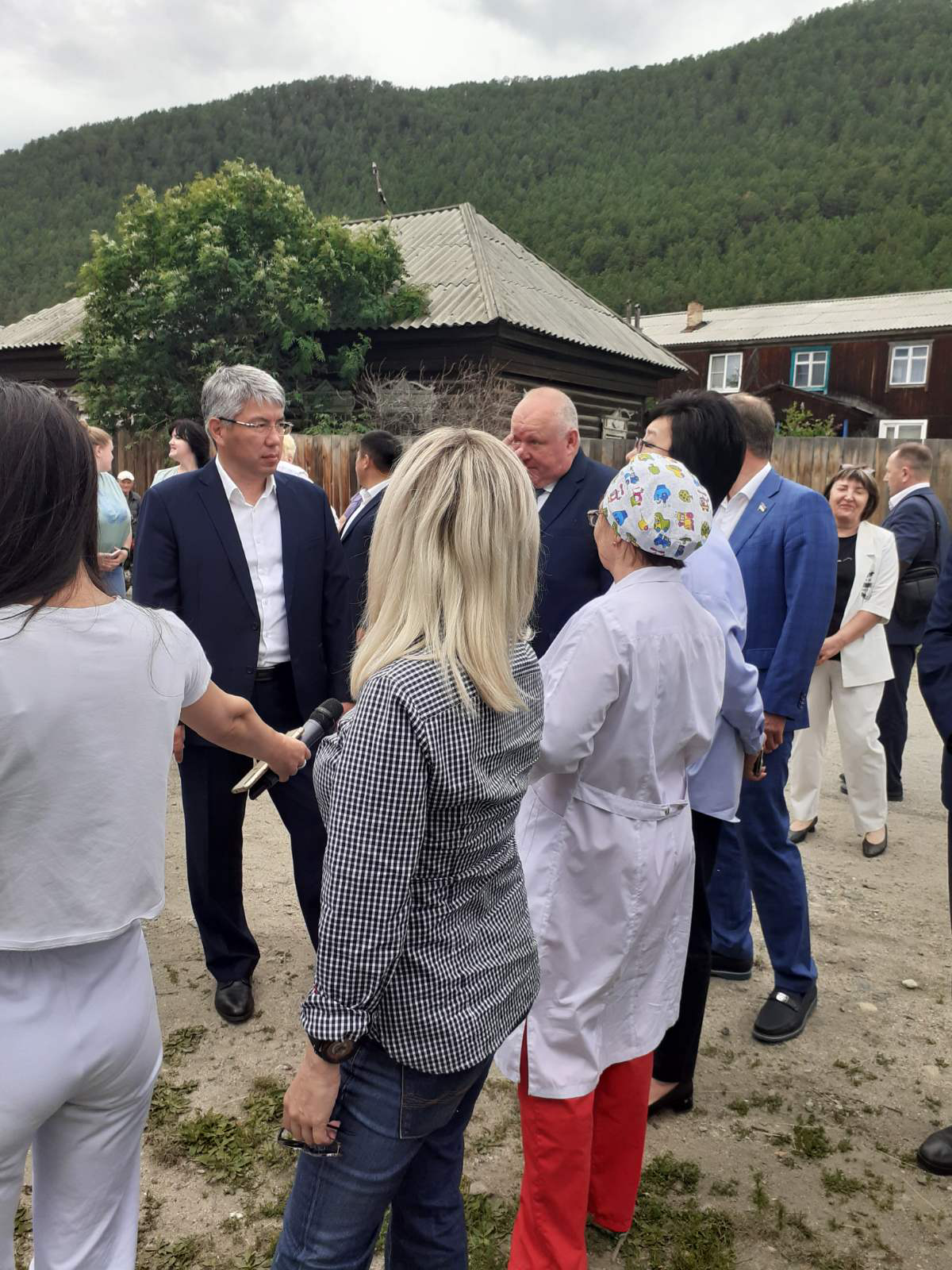 4 июля 2022 года Глава РБ Алексей Самбуевич Цыденов и Министр здравоохранения РБ Евгения Юрьевна Лудупова в рамках рабочей поездки в Северобайкальский район, посетили Нижнеангарский филиал ГБ